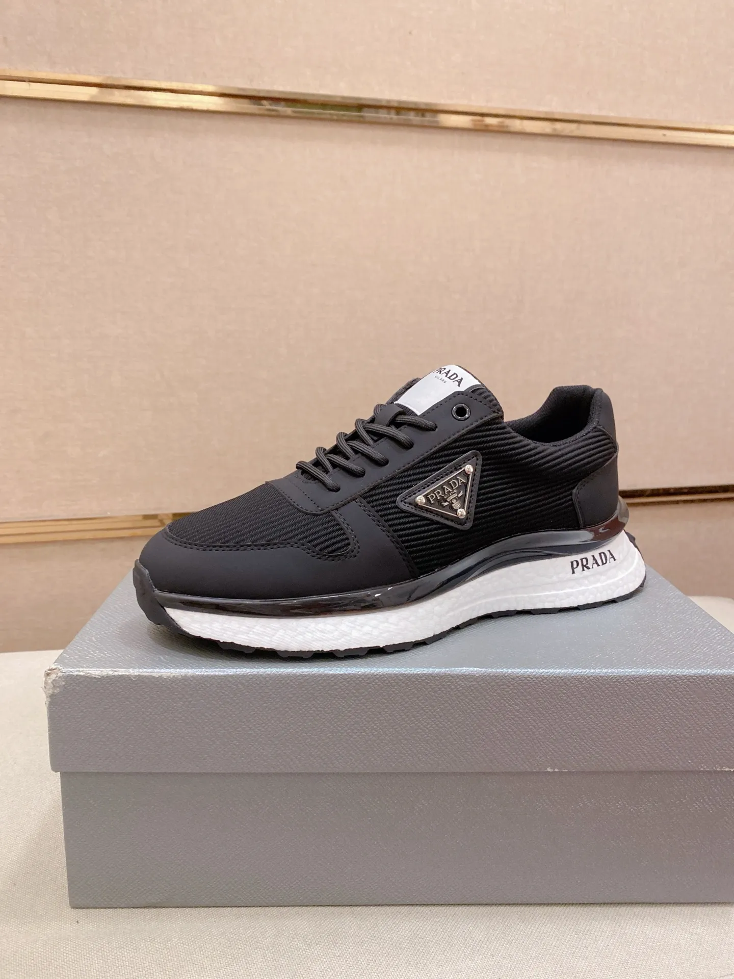Men's shoes 💰: 462💰 [Prada～Prada] Trendy new styles are on the market. Same style as the official website. Counter quality. Original version. [Strong] [Strong] Imported selected first-layer cowhide. Comfortable and breathable sheepskin lining, fine workmanship, upper layer made of 100% pure cowhide, original last shape, comfortable on the feet, shoe sizes 38 to 44